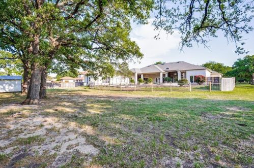 1563 Burleson Retta Rd, Burleson TX 76028-3253 exterior