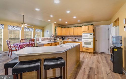 37 Louvain Dr, Hanover PA 17331-8696 exterior