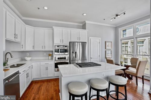 1626 Colonial Hills Dr, Mc Lean VA  22102-2938 exterior