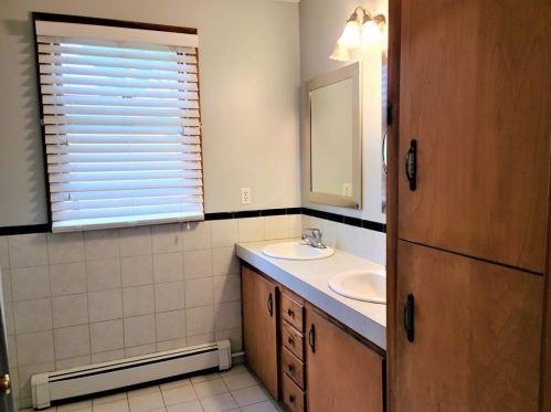 23 Sharon St, Providence RI 02908-4218 exterior