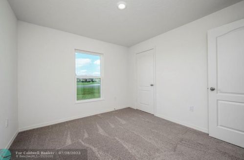 2008 Pruitt St, Fort Pierce FL 34953-5731 exterior