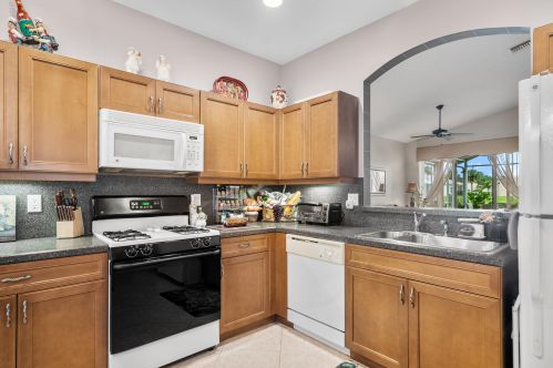 324 Breezy Point Loop, Fort Pierce FL  34986-2669 exterior