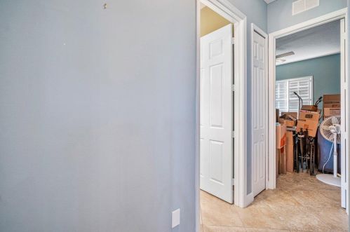 386 Dalton Cir, Fort Pierce FL 34953-5850 exterior