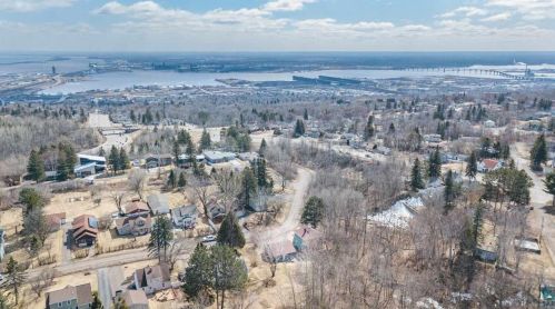 1807 Springvale Rd, Duluth MN 55811-3151 exterior