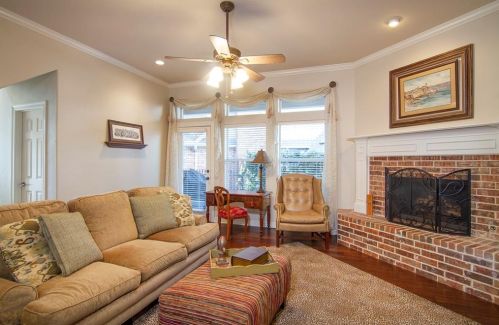 7203 Abrams Pl Ct, Dallas TX 75231 exterior