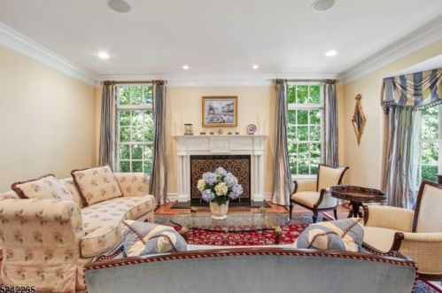 40 Linden Ln, Chatham Township NJ 07928-1654 exterior