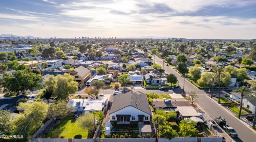 4239 42nd St, Phoenix AZ  85018-4207 exterior