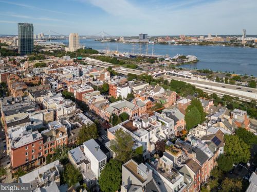 124 Bainbridge St, Philadelphia PA 19147-1866 exterior