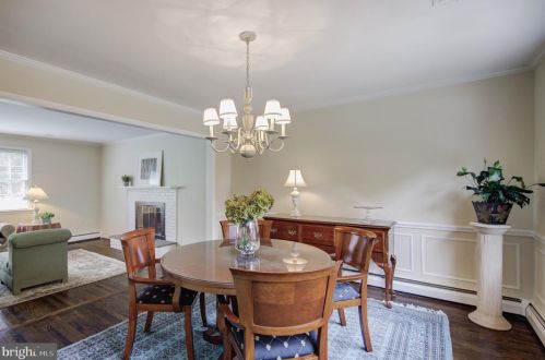 735 Hickory Ln, Berwyn PA 19312-1438 exterior