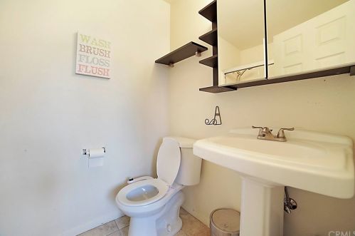 9466 Cedar St, Bellflower CA 90706-6577 exterior