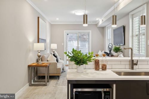 630 Catharine St, Philadelphia PA  19147-2937 exterior