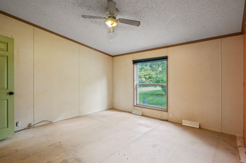 663 Maple Is Rd, Meskegon MI 49442-9479 exterior