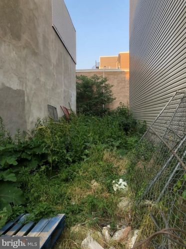 1127 20th St, Philadelphia, PA 19146-2836