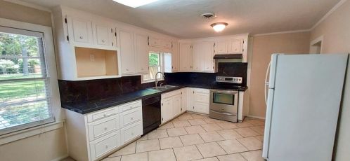 318 Bush Dr, Huntsville, TX 77320-3402