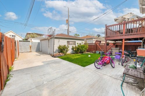 5833 Whipple St, Chicago IL 60659-3708 exterior