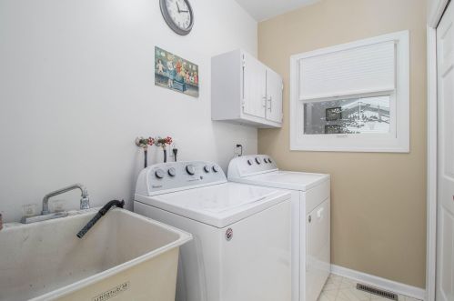 6185 Enola Ave, Kalamazoo MI 49048-8110 exterior