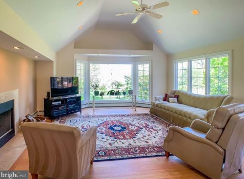 1936 Paper Mill Rd, Huntingdon Valley PA 19006-5814 exterior