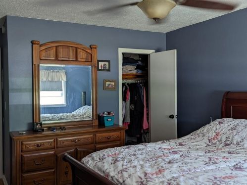 247 Hackmatack St, Manchester CT 06040-6512 exterior