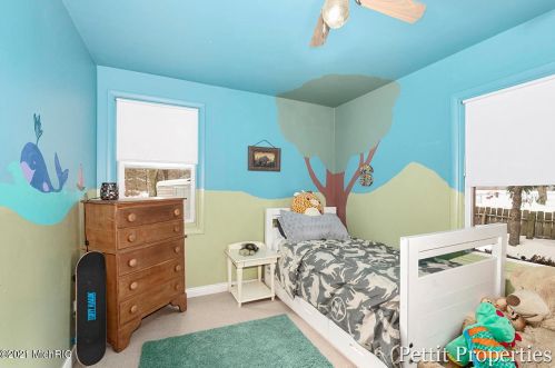 10049 Cressey Rd, Plainwell MI 49080-9044 exterior