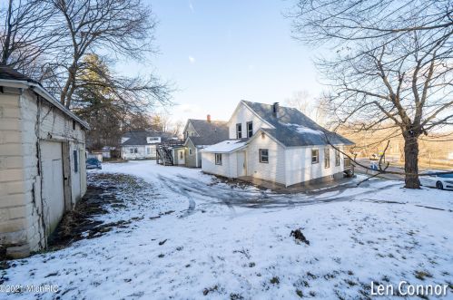 1921 Douglas Ave, Kalamazoo MI 49007-1638 exterior