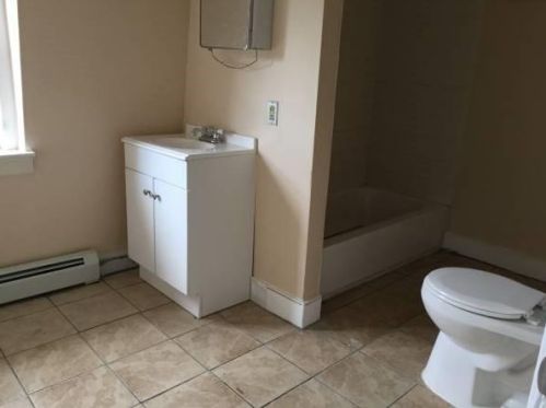 33 Doyle Ave, Providence RI  02906-1705 exterior