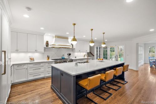 1174 Lakeside Dr, Bham MI 48009-1381 exterior