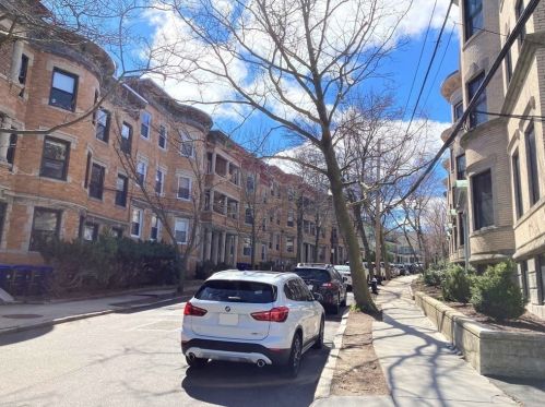 142 Fuller St, Brookline MA  02446-5712 exterior