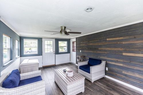 228 Grandview Ave, Woonsocket RI 02895-2752 exterior