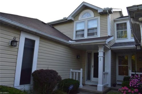 4529 Grayton Rd, Cleveland, OH 44135-2323