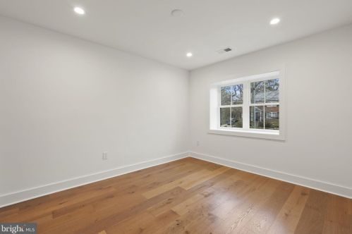 2706 Valley Dr, Alexandria VA  22302-2845 exterior