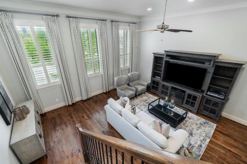 2111 Canton St, Dallas TX 75226-1621 exterior