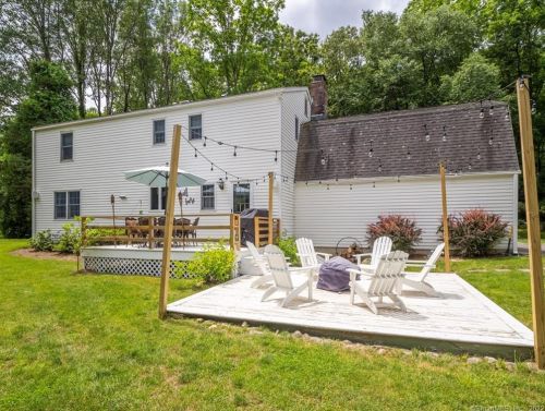 76 Ruscoe Rd, Wilton CT 06897-1425 exterior