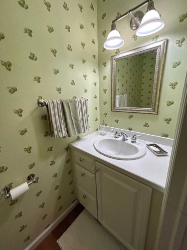 7 Heathbrook Dr, Poughkeepsie NY 12603-4805 exterior