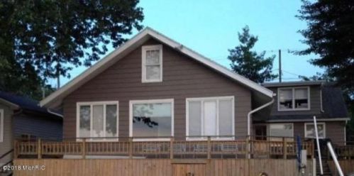 32318 South St, Lawton, MI 49065-9438