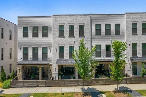 1821 La Dawn Ln, Atlanta GA  30318-2016 exterior