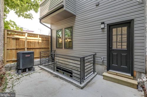 930 2nd St, Philadelphia PA 19133-3303 exterior