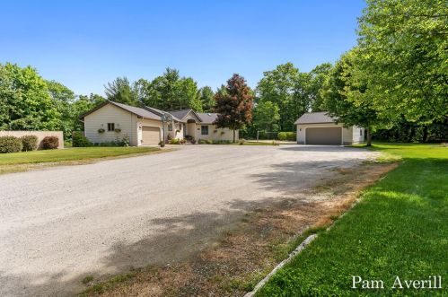 3144 Pine Creek Ct, Meskegon, MI 49442-1585