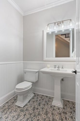 2456 Hutchinson St, Chicago IL 60618-2939 exterior