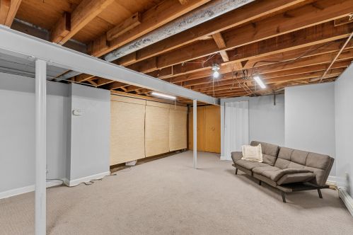 2415 Rochelle Ave, Milwaukee WI 53209-2624 exterior