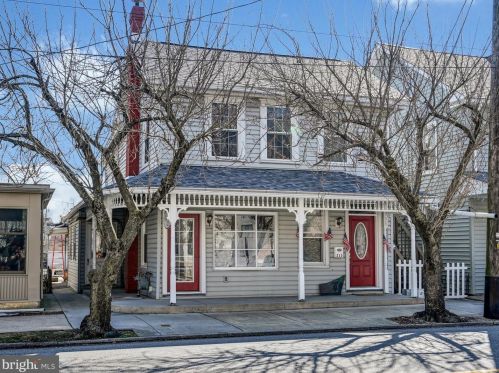 213 Main St, Hummelstown PA  17036-1716 exterior