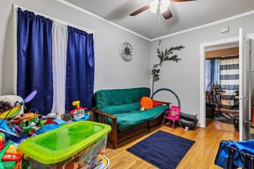 8516 Bennett Ave, Chicago IL 60649-4007 exterior