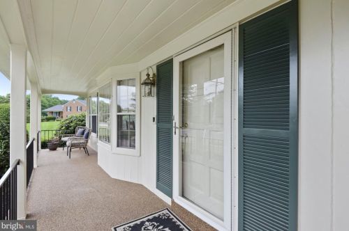 7701 Midday Ln, Alexandria VA 22306-2522 exterior