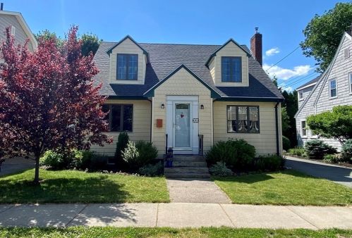 41 Hobomack Rd, Quincy, MA 02169-2507