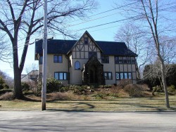 249 Highland St, Newton, MA 02465-2736