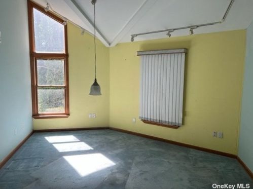 7 Croydon Ct, Huntington Station NY 11746-6143 exterior