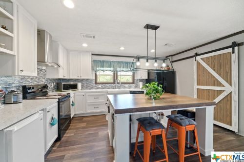 9780 Rebecca Crk Rd, Spring Branch TX 78070-4847 exterior