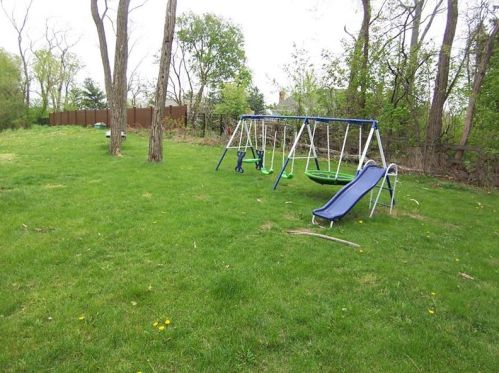 2242 Clairmont Dr, Pittsburgh PA  15241-3210 exterior