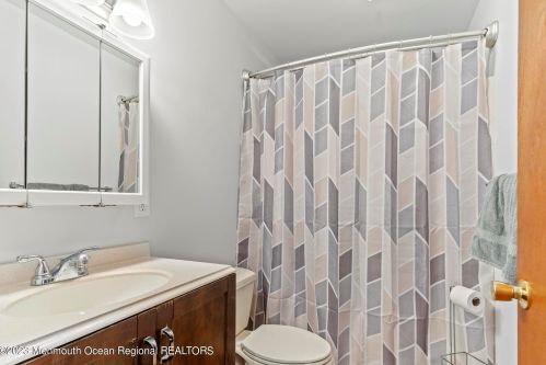 37 Chain Blvd, Berkeley Township NJ 08721-1925 exterior