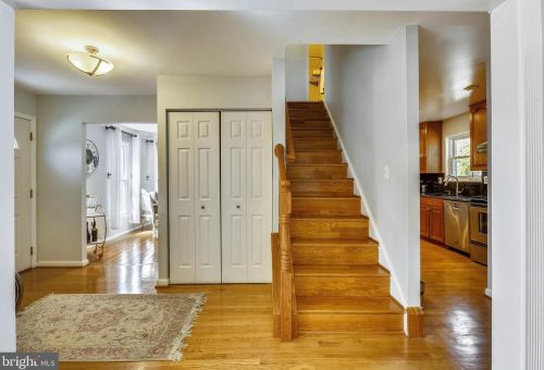 10 Grovepoint Ct, Rockville MD 20854-5505 exterior