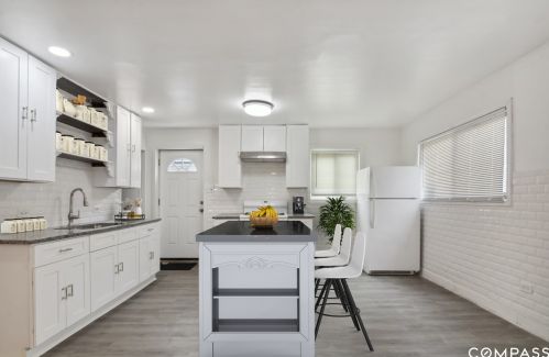 2301 102 St, Chicago IL 60655-1633 exterior